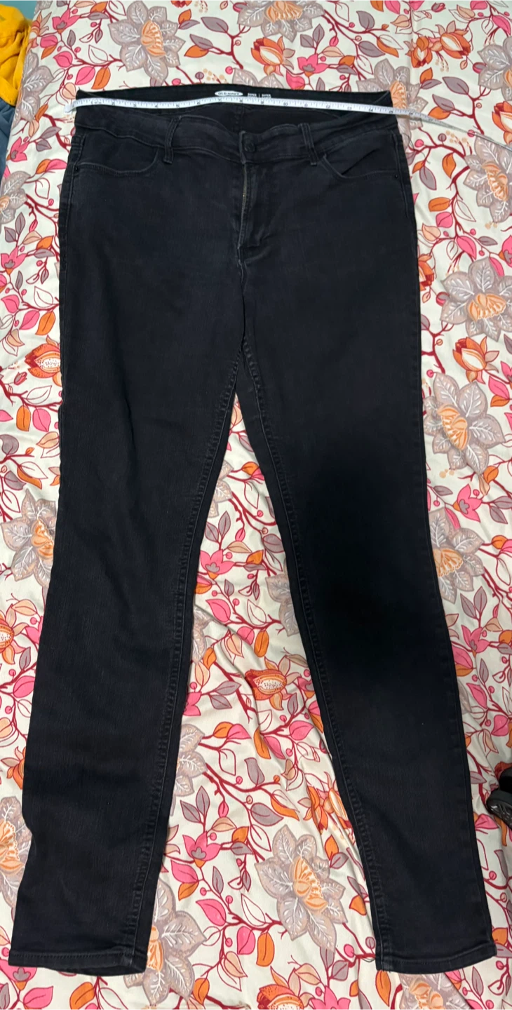Black Old Navy Super Skinny Jeans