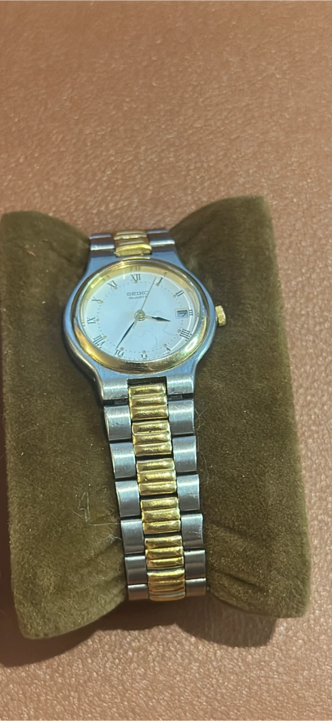 Seiko Two-Tone Quartz Watch - photo 2