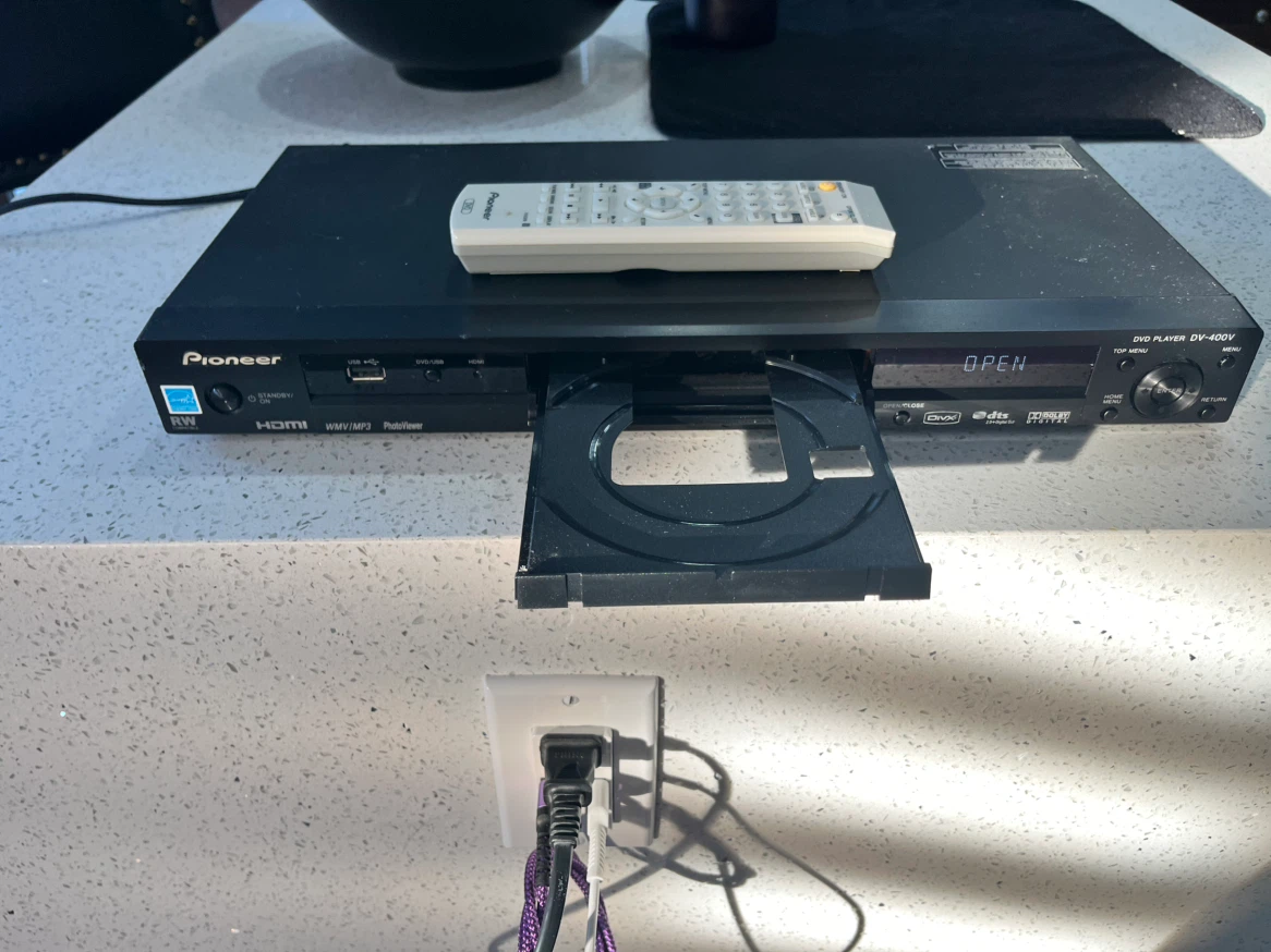 Pioneer DV-400V DVD Player - photo 2