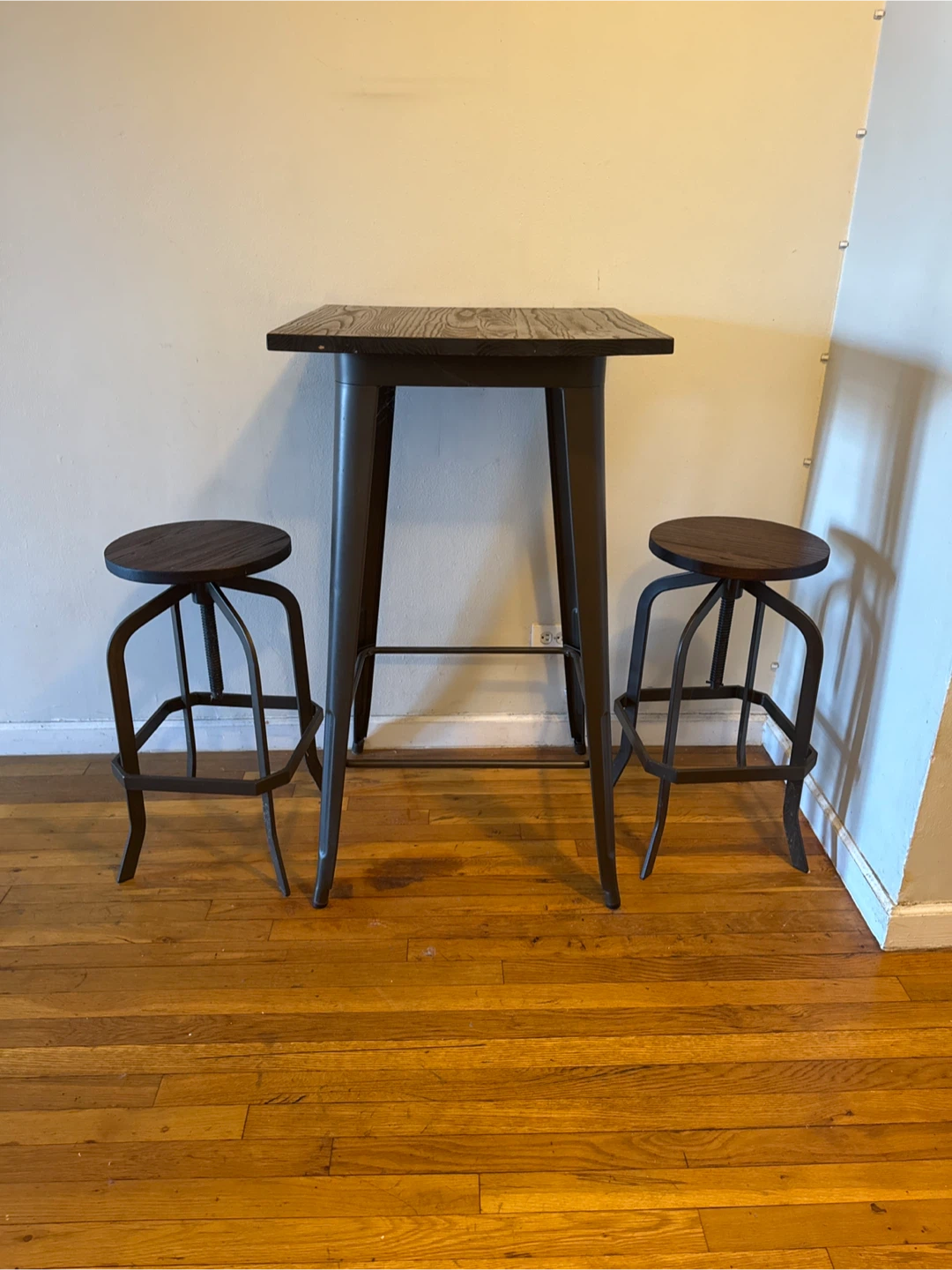 Adjustable Height Bar Stool with Wooden Seat