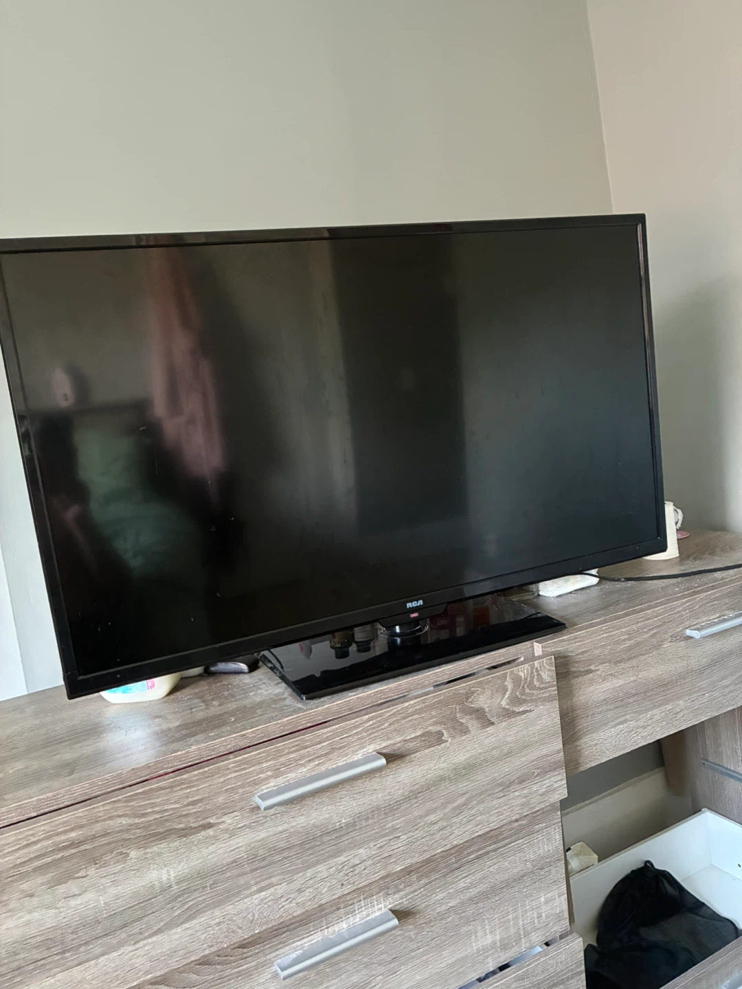 RCA Roku Smart TV 40” - photo 2