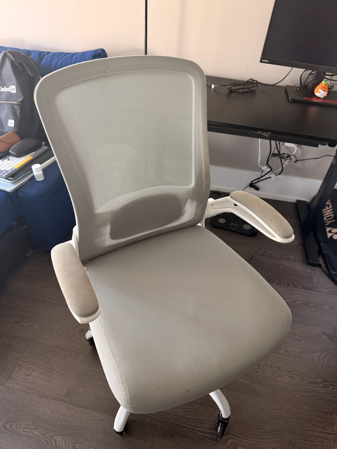 White ergonomic office chair - photo 2