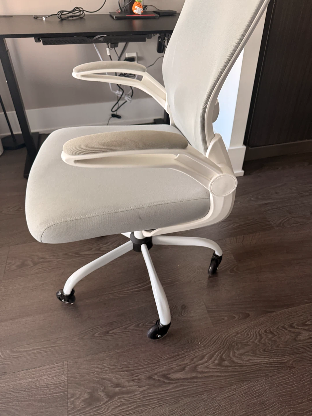 White ergonomic office chair - photo 4