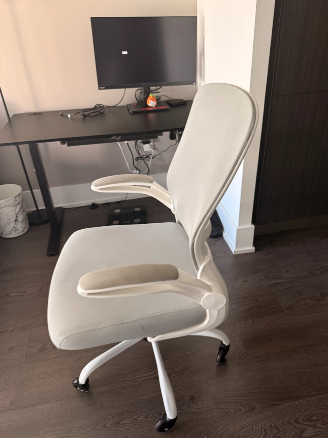 White ergonomic office chair - photo 5
