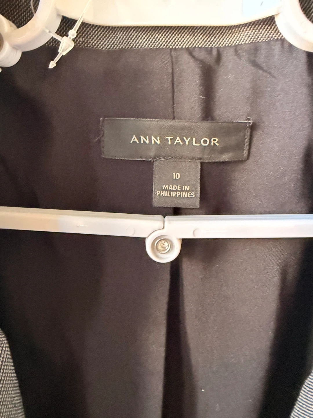Ann Tailor Women’s Blazer Size 10 - photo 2