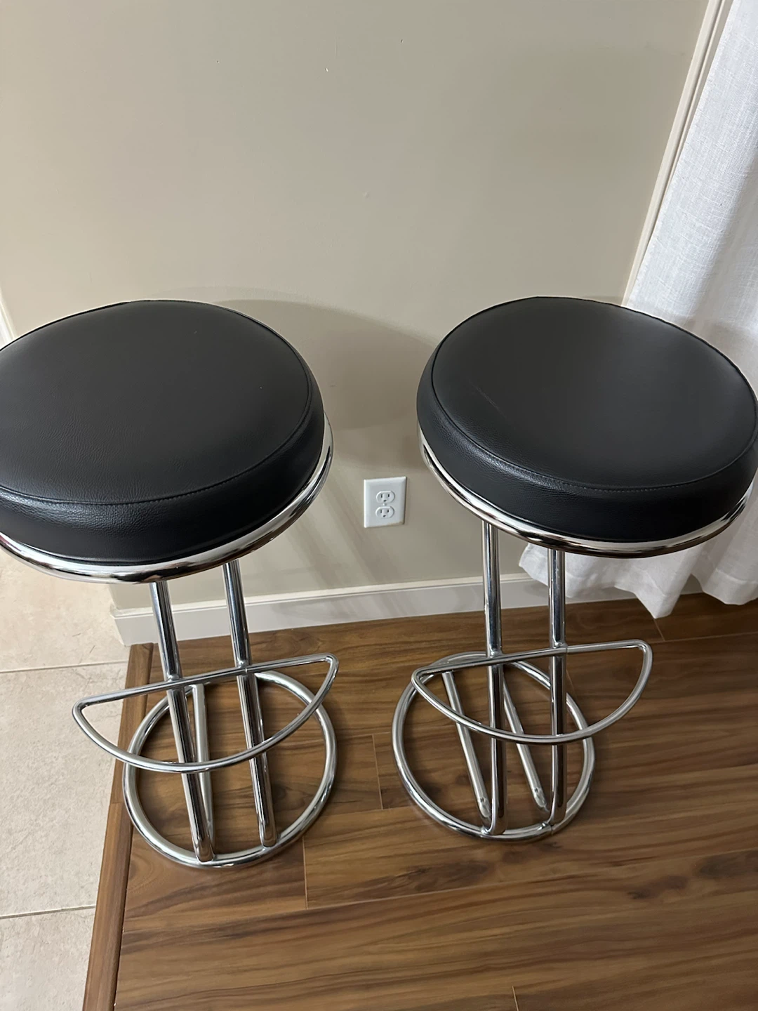 Vintage Postmodern Chrome Z-Stools | Sleek Black & Silver Pair - photo 4