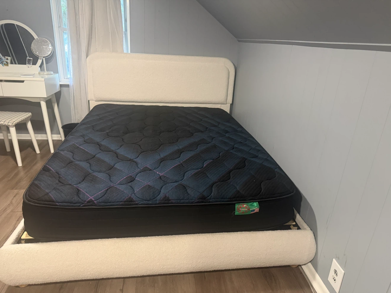 Quality Mattress Queen enrollado