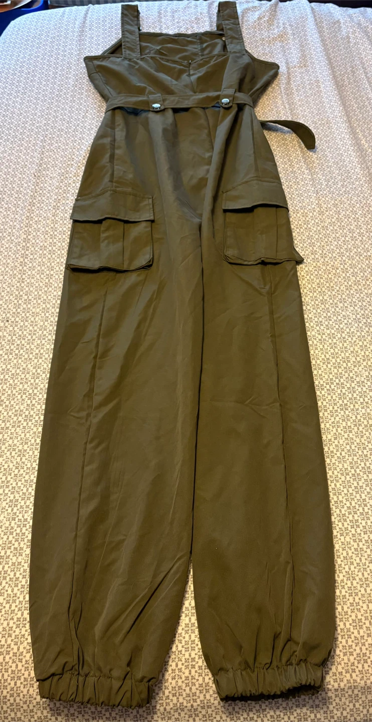 ✨✨Olive Green Cargo Jumpsuit - photo 3