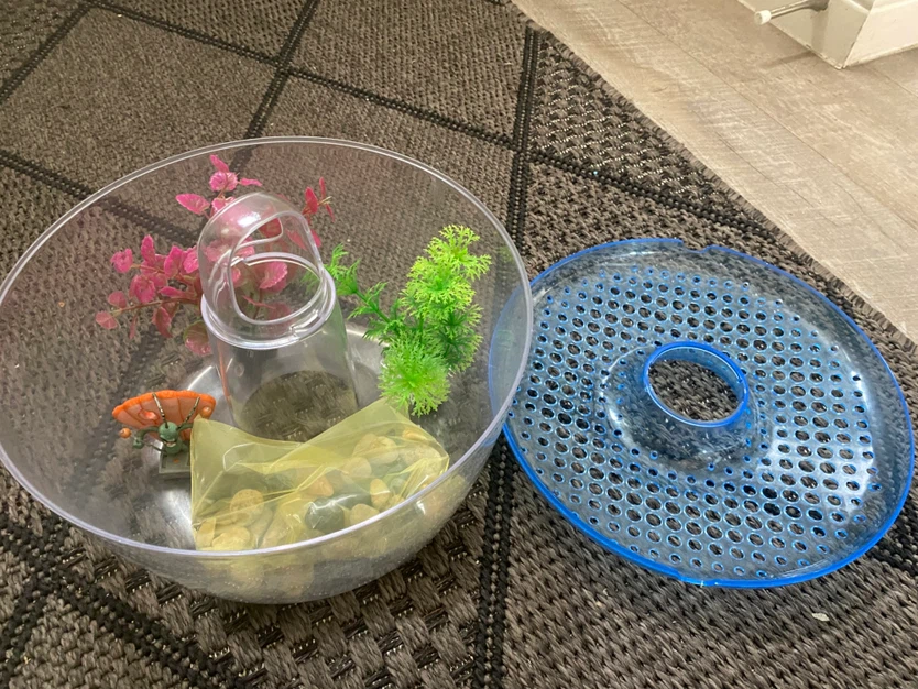 Round Plastic Pet Habitat