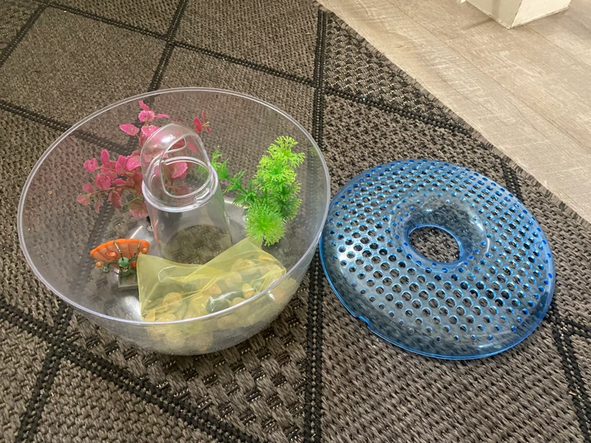 Round Plastic Pet Habitat - photo 2