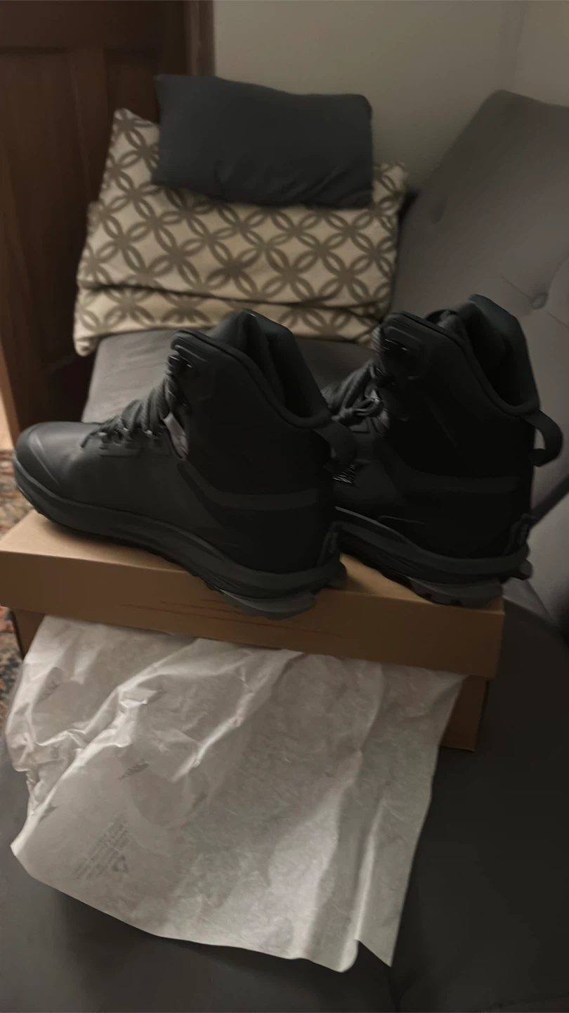 Altra Lone Peak 9 Waterproof Mid Boots - Black - Size 9 - photo 5