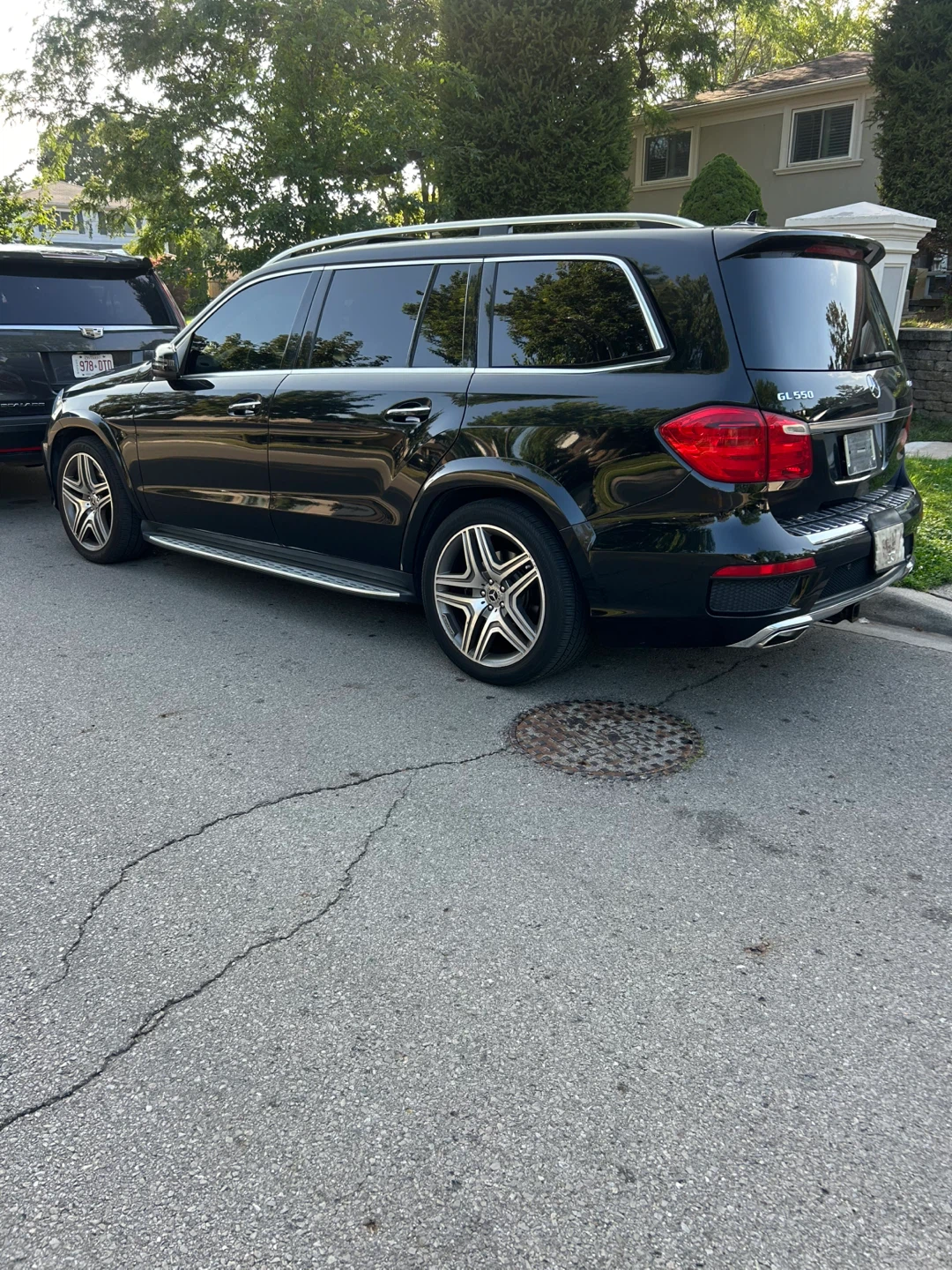 Mercedes-Benz GL550 Black SUV - photo 2