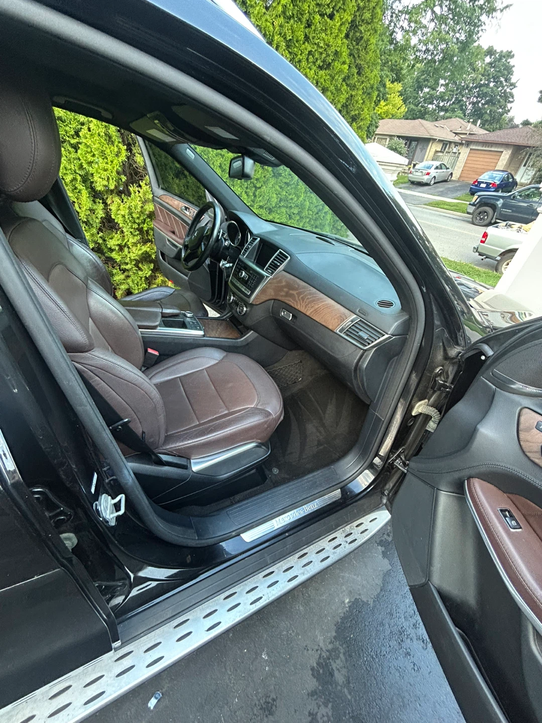 Mercedes-Benz GL550 Black SUV - photo 5