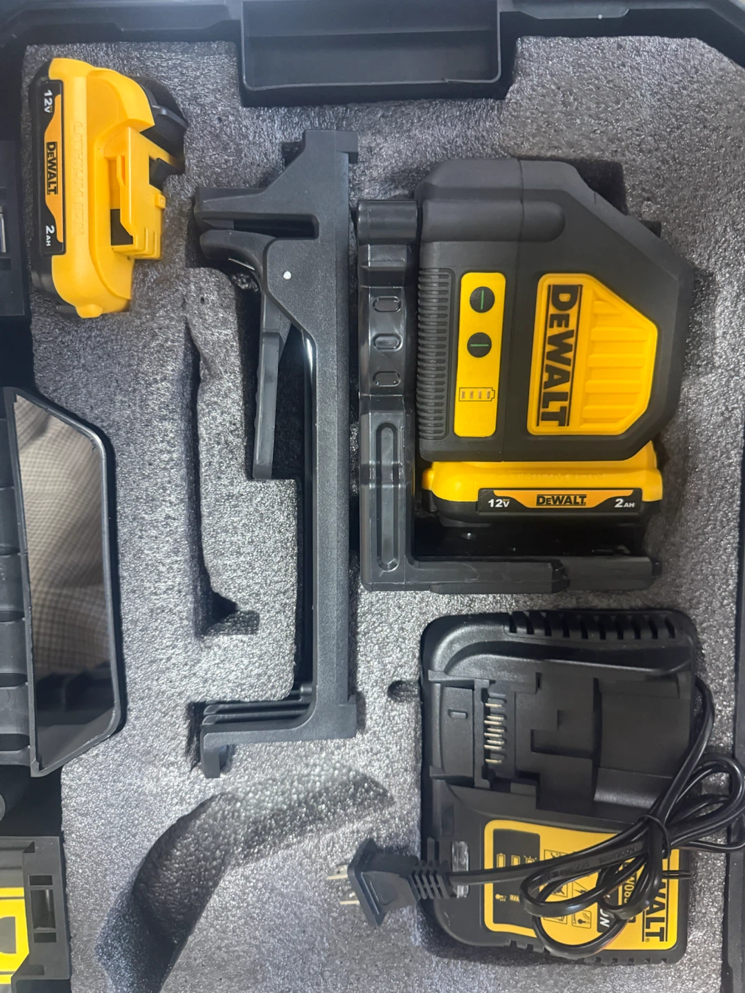 DEWALT 12V 2Ah Laser Level Kit with Case
