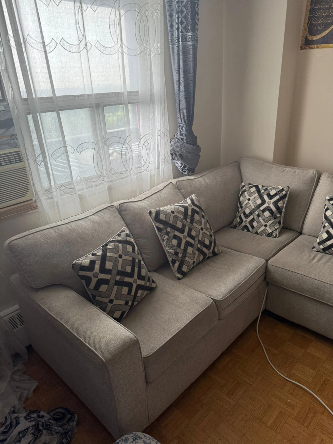 Grey Sectional Sofa with 5 Throw Pillows