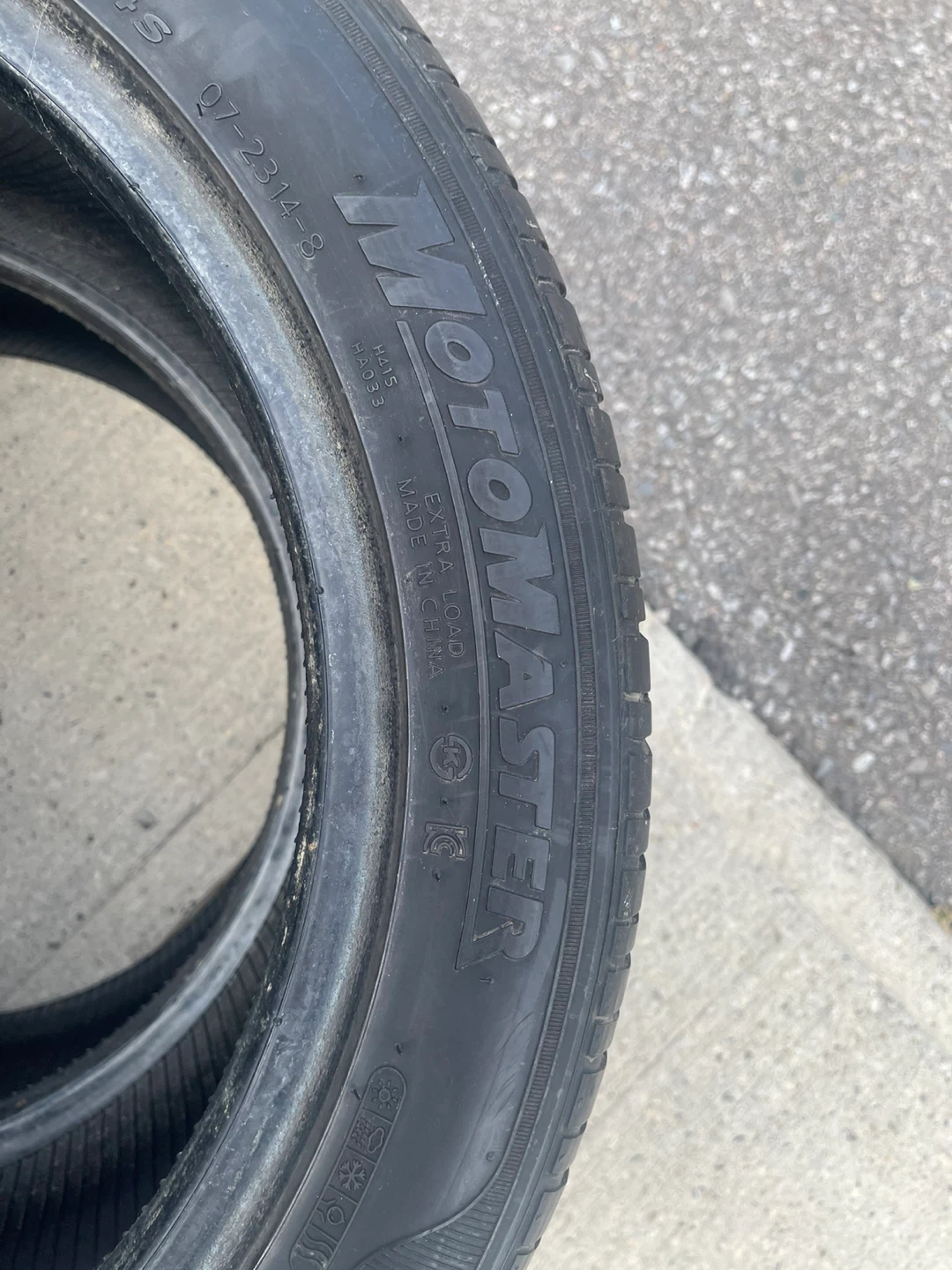 Motomaster Touring A/S Tires 235/45R17 - photo 3