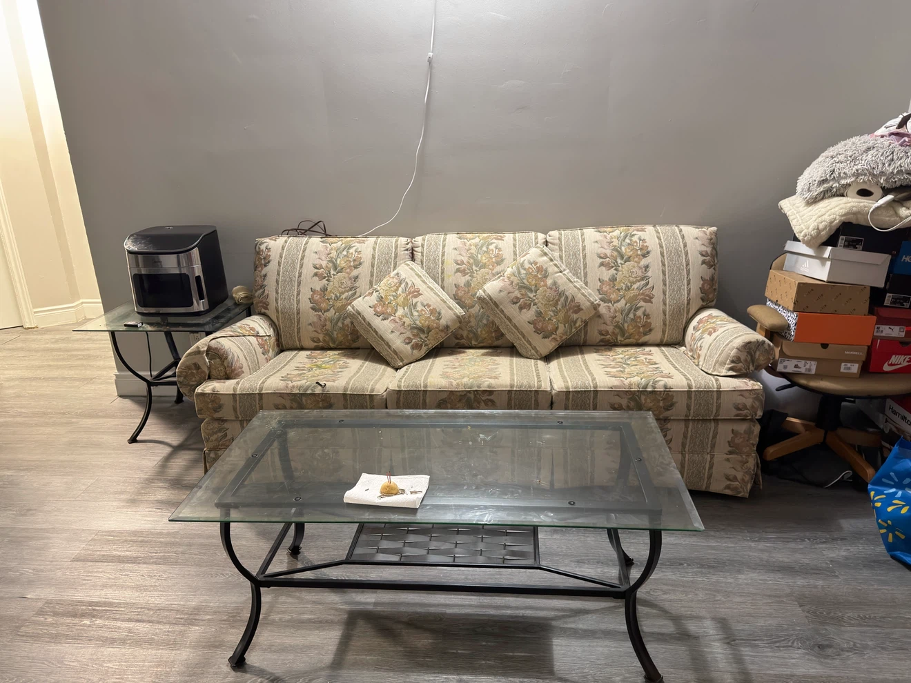 Floral Sofa with 2 Accent Pillows