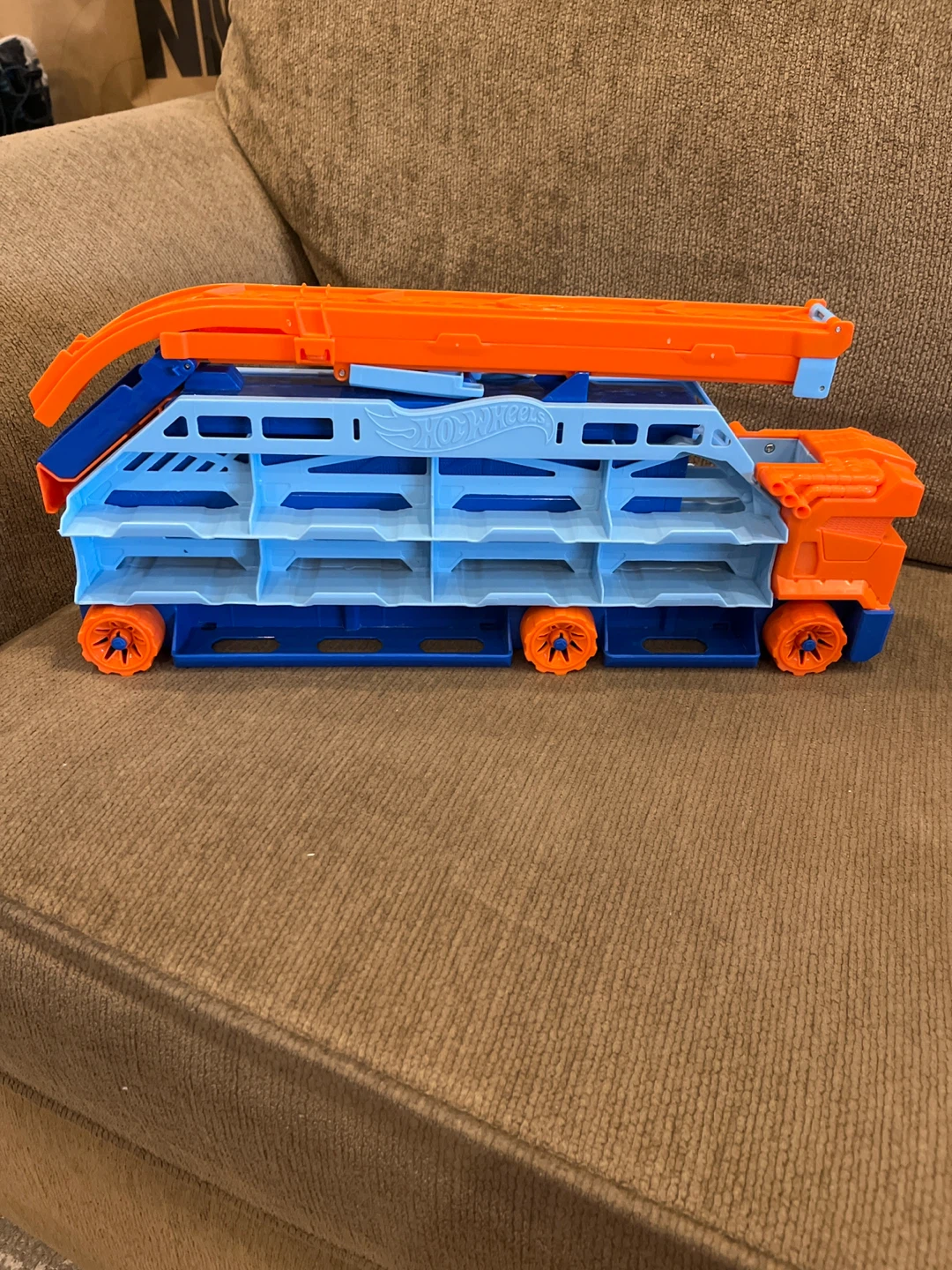 Hot Wheels Transporter and Dragon Car - photo 2