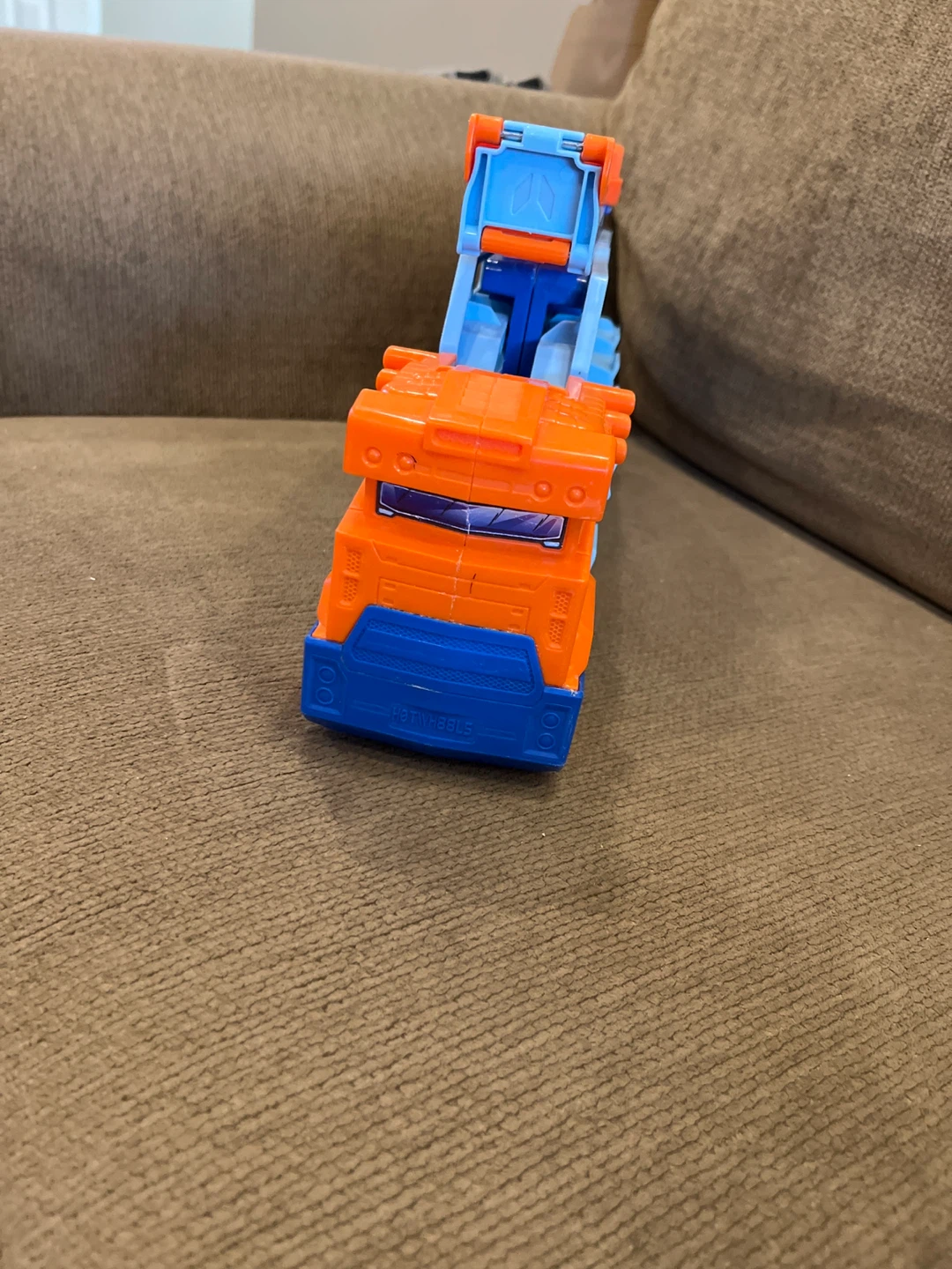 Hot Wheels Transporter and Dragon Car - photo 3