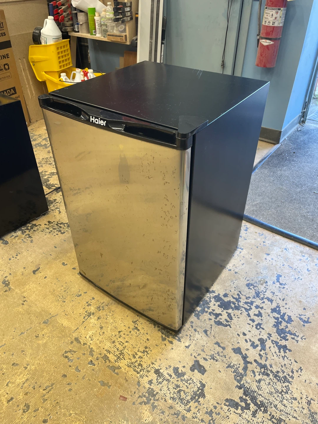 Haier Mini Fridge - photo 3