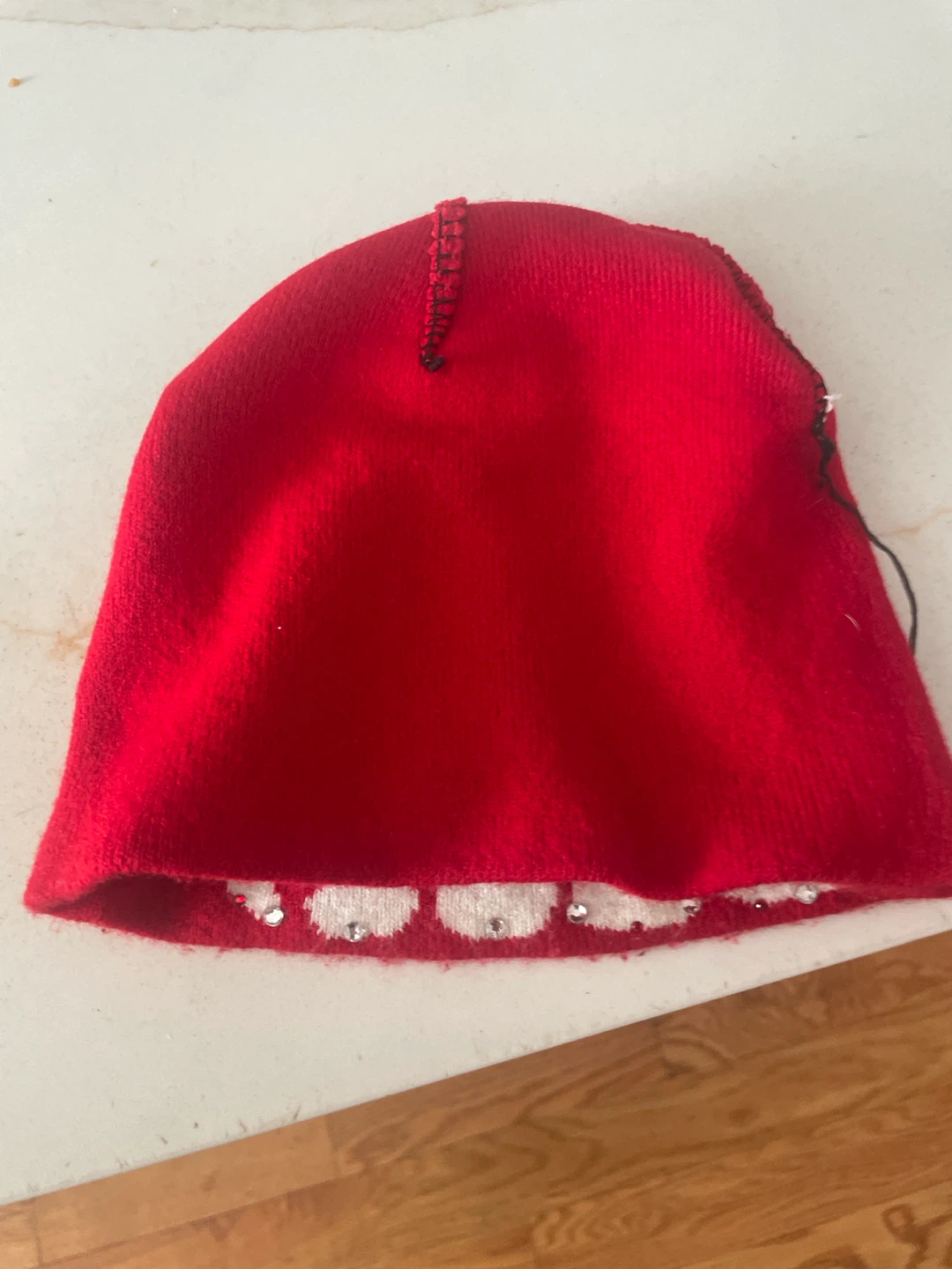 Red Beanie Hat "Love Never Fails" - photo 3