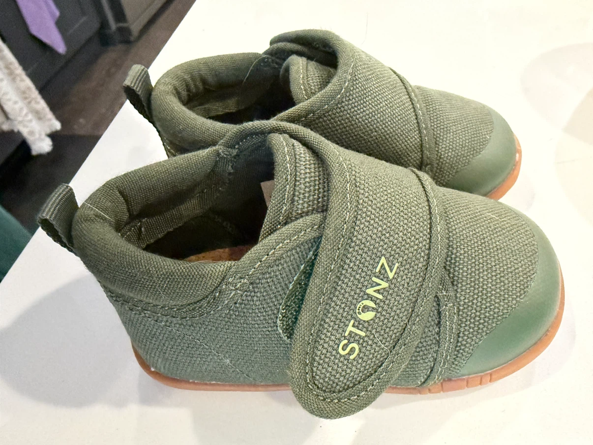 Stonz Toddler Shoes Size 6