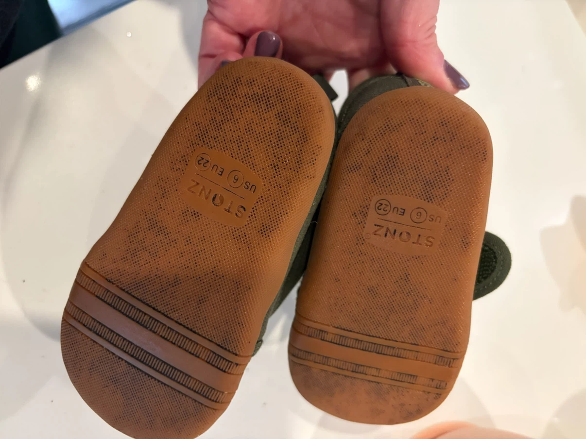 Stonz Toddler Shoes Size 6 - photo 3
