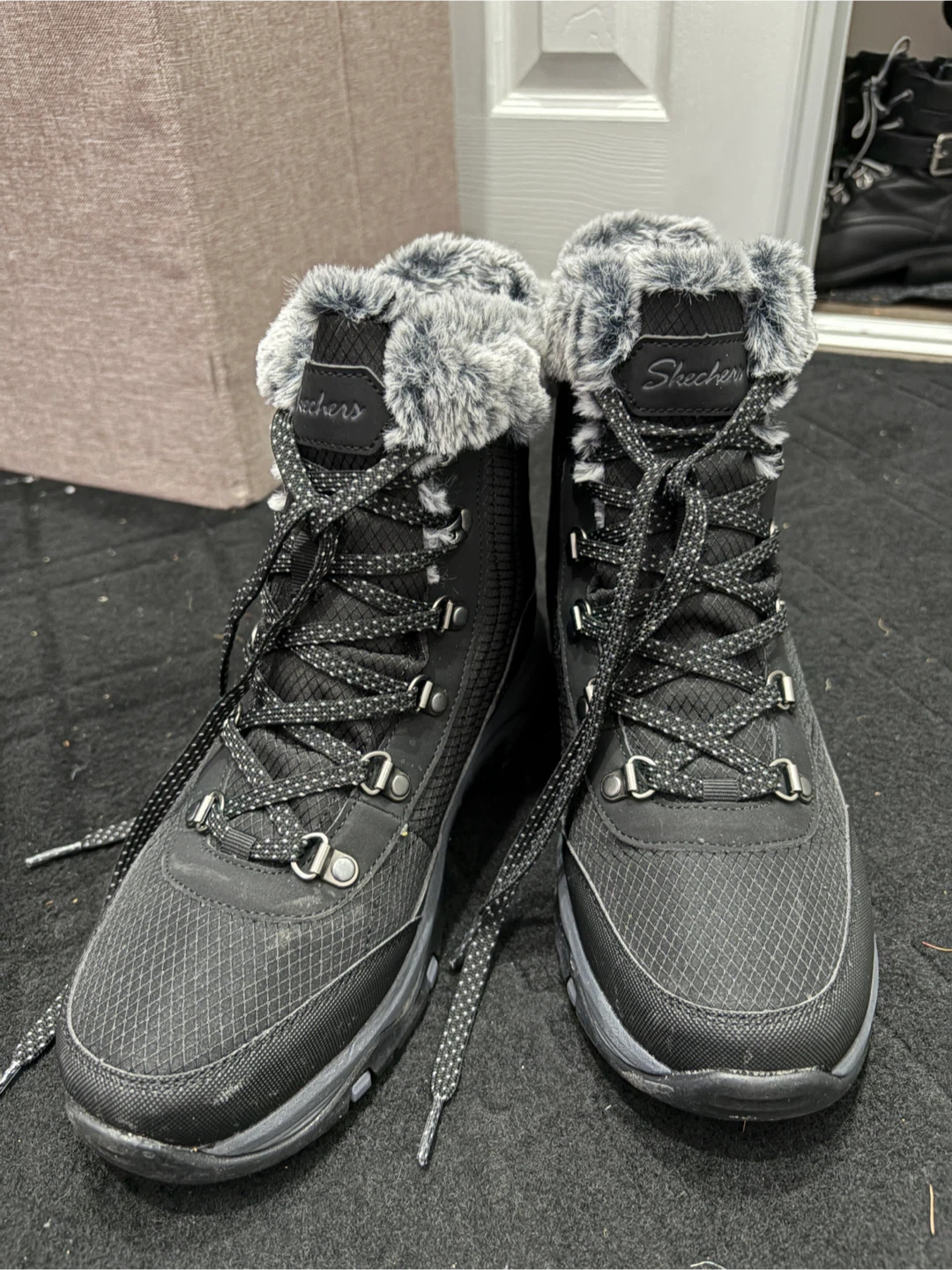 Skechers Women's Winter Boots Size 8.5