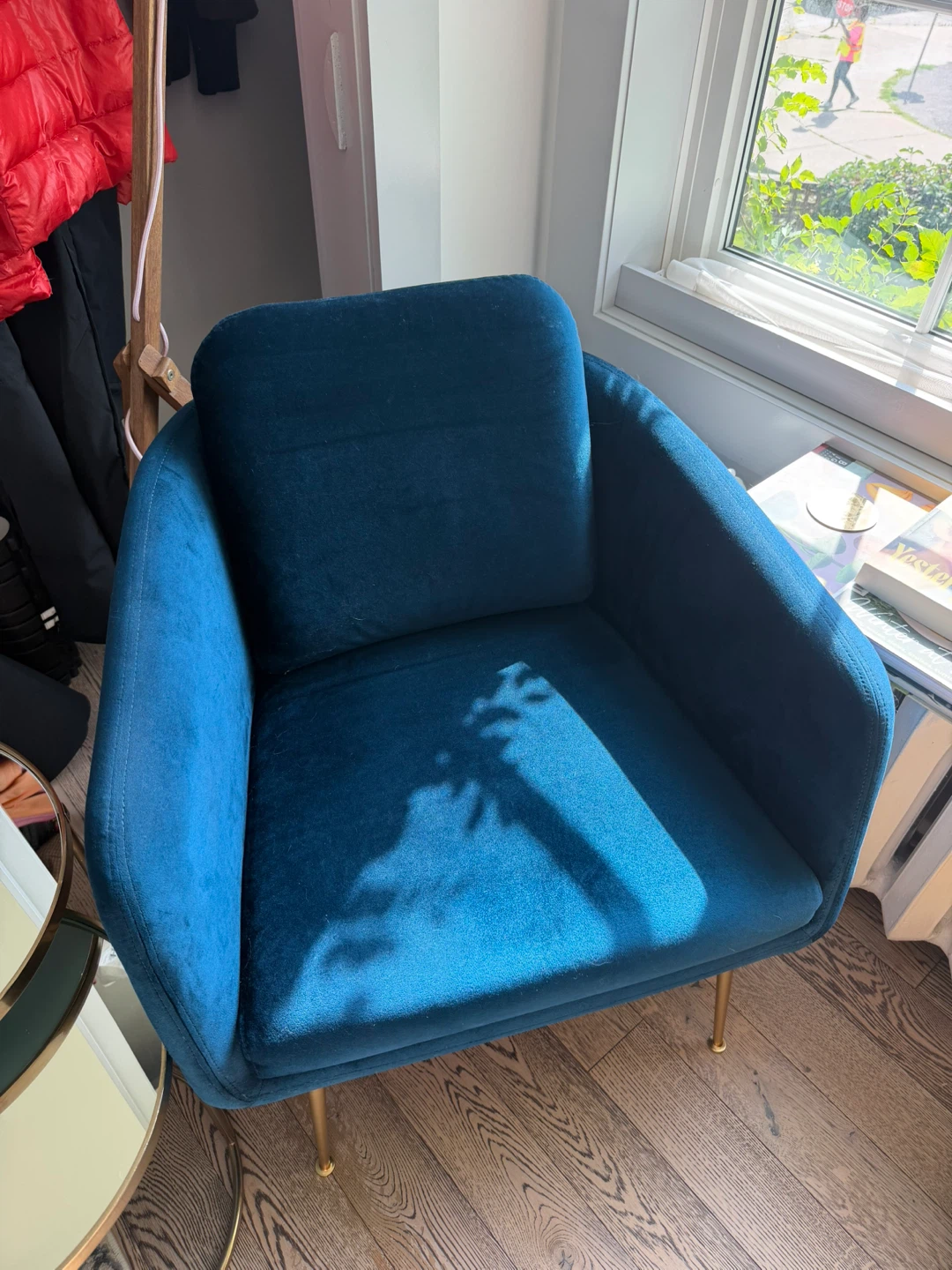 2x Blue velvet accent chair
