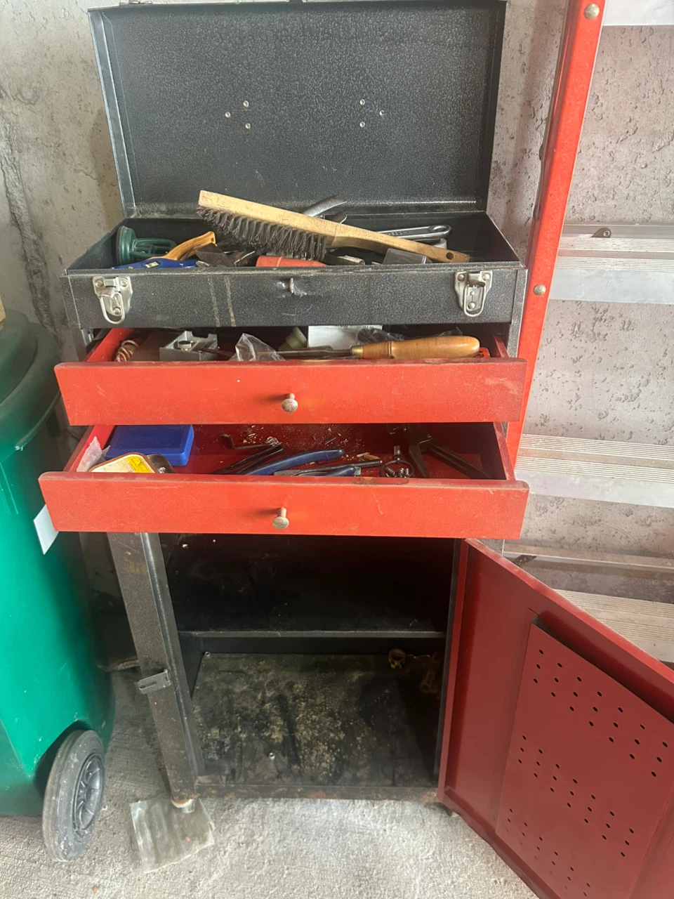Delta Rolling Metal Tool Cabinet