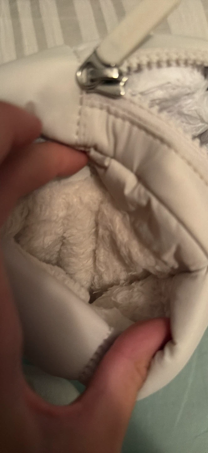 Lululemon belt bag 2L white opal hand warmer tags on - photo 2