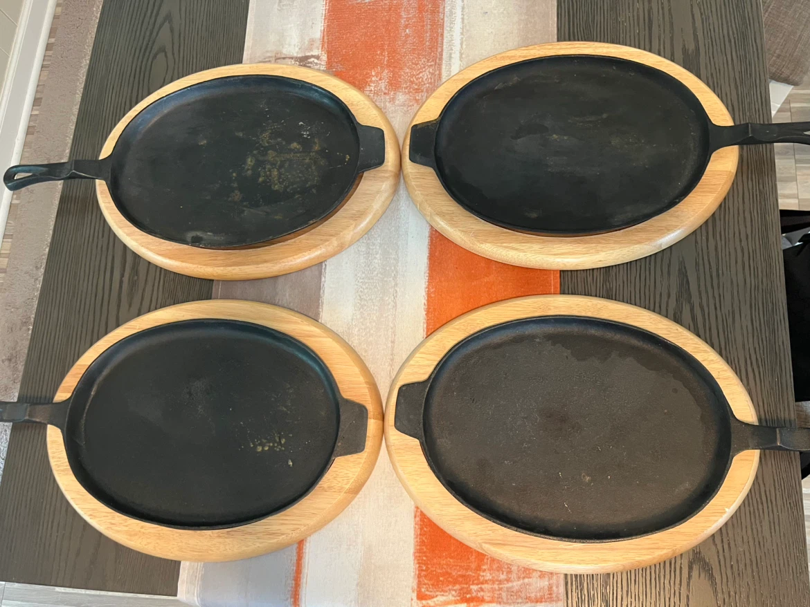 Set of 4 Cast Iron Sizzling Plates with Wooden Bases