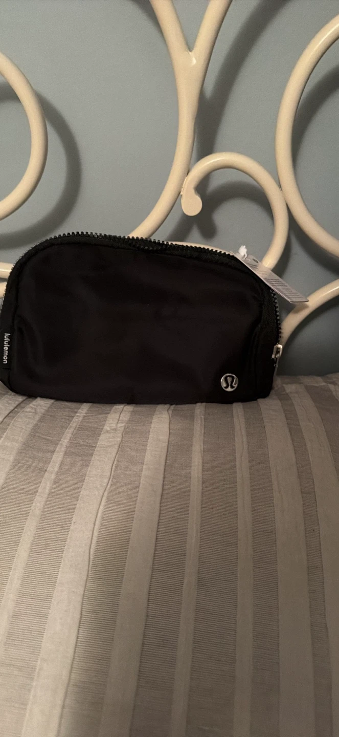 Lululemon belt bag black tags on
