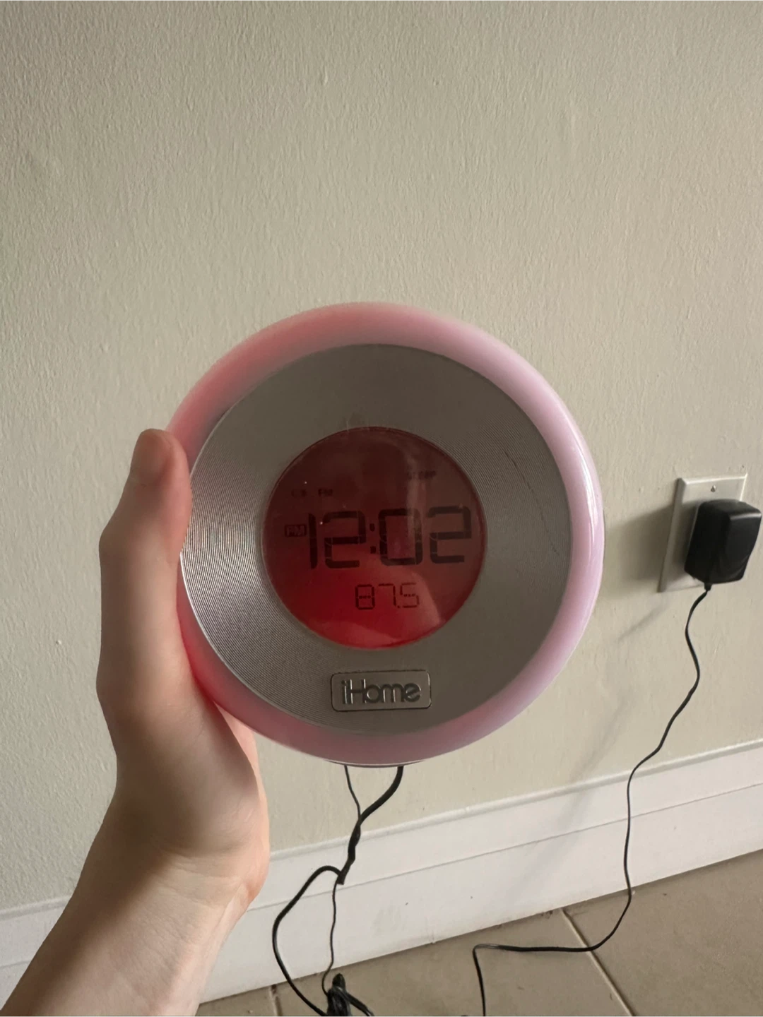 iHome Color-Changing Alarm Clock - photo 2