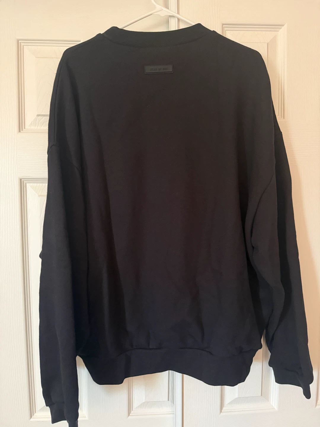 MENS Essentials Black Crewneck Sweatshirt LARGE