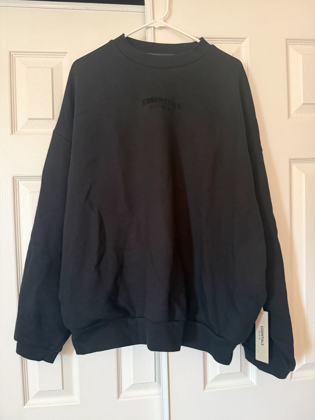 MENS Essentials Black Crewneck Sweatshirt LARGE - photo 2