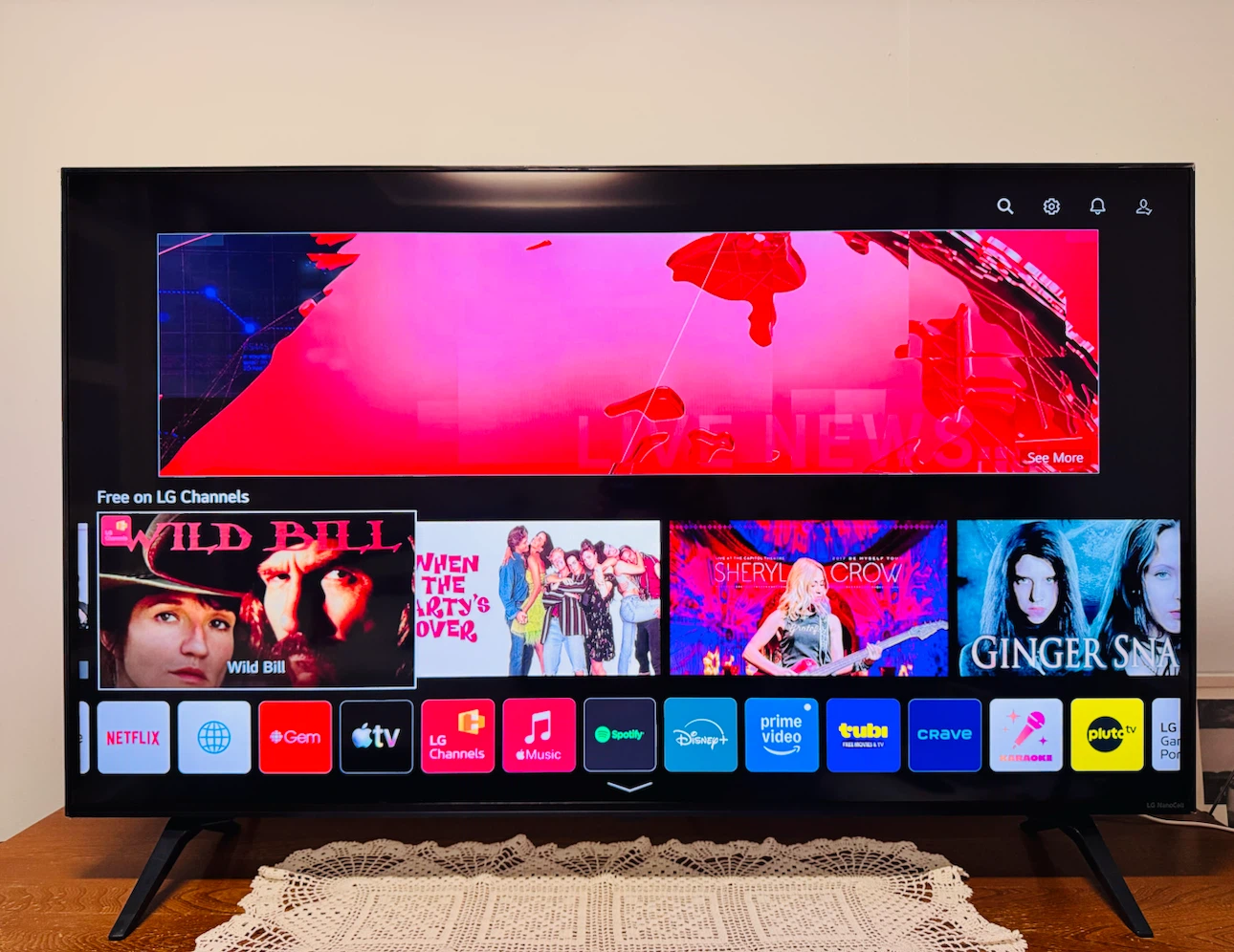 43" LG 4K Smart TV (NanoCell 43NANO75UPA) - Excellent Condition