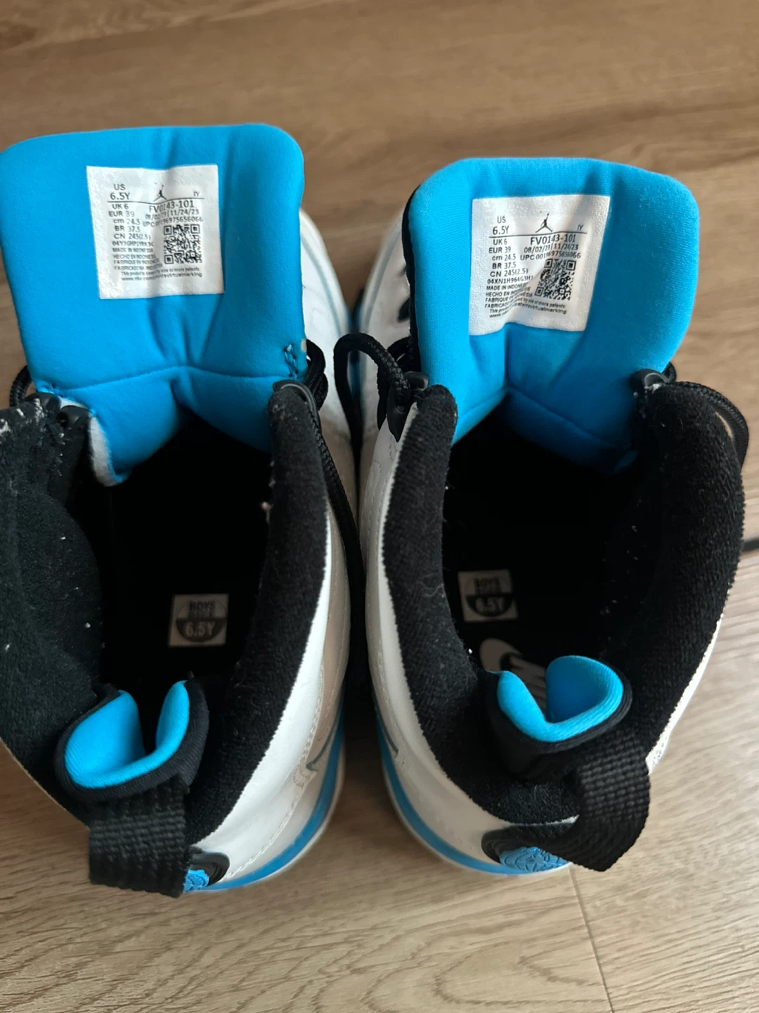 Air Jordan 9 Retro White and University Blue - photo 4