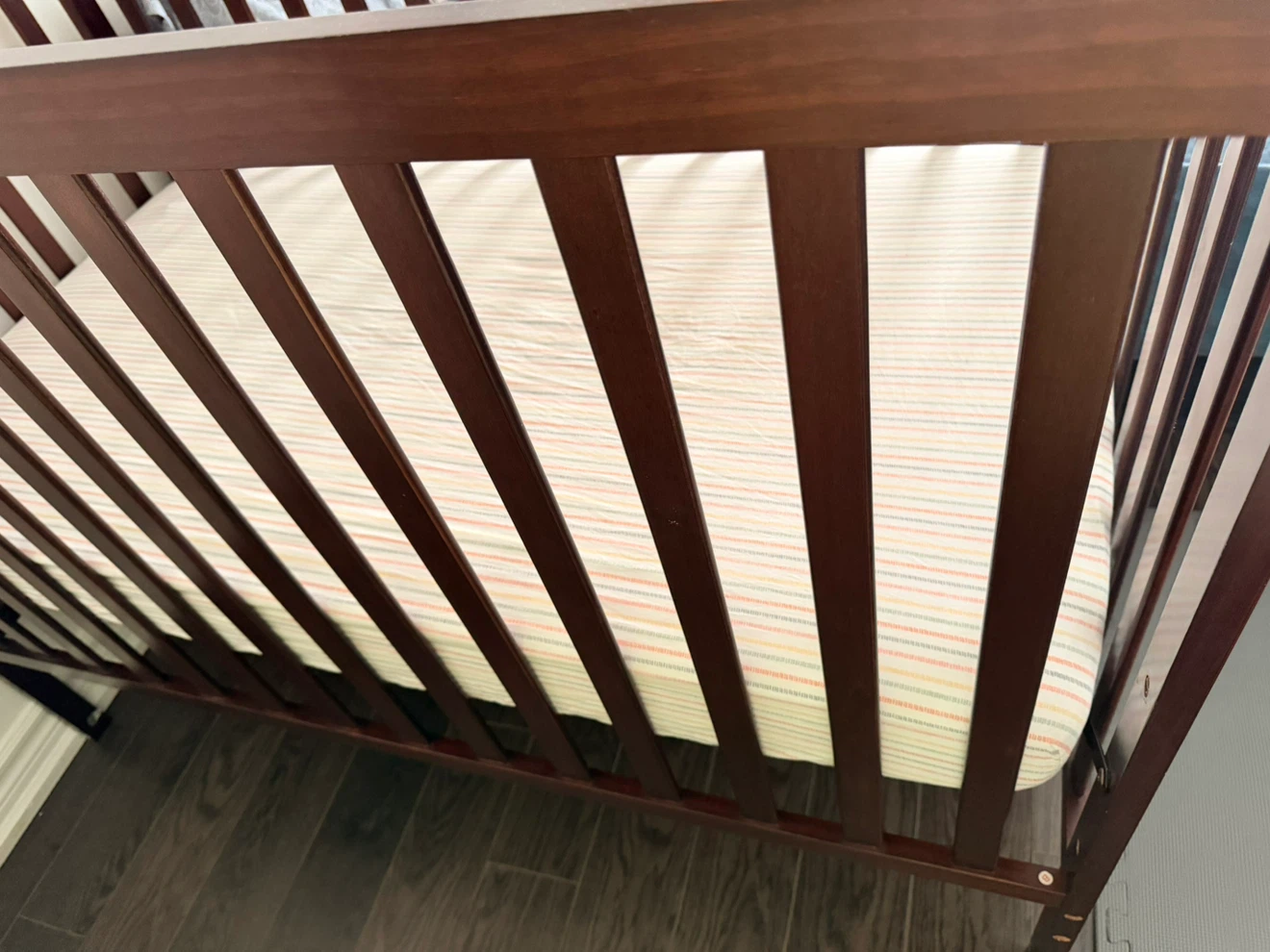 Baby Crib with Mattress – Good Condition - photo 3
