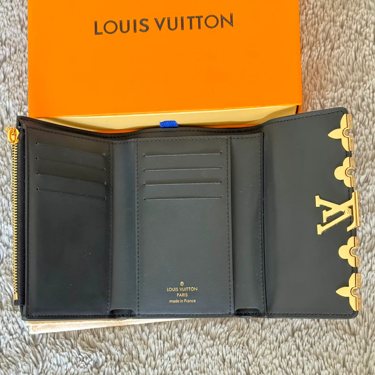Louis Vuitton Black Leather Wallet - photo 5