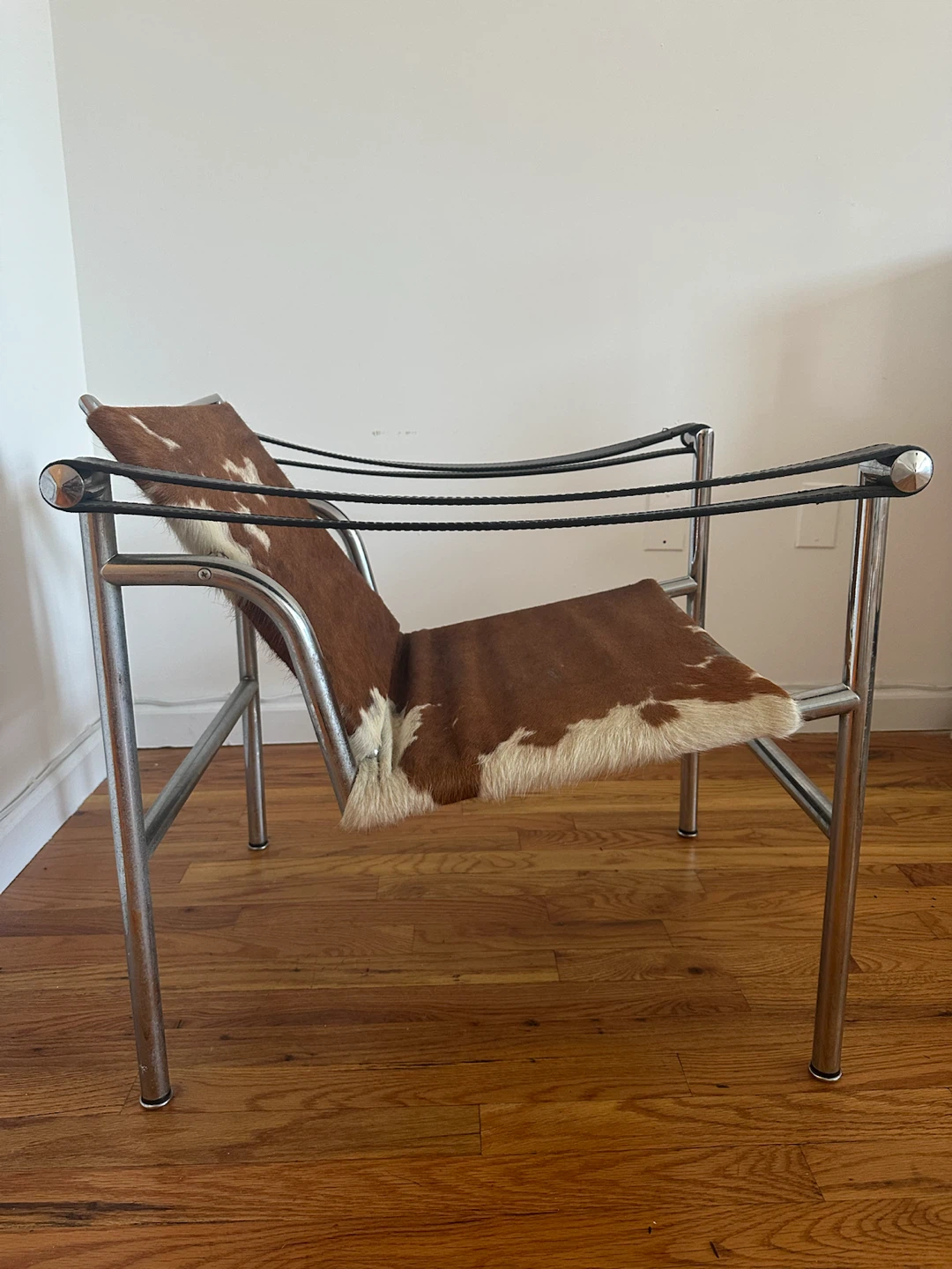 Authentic Cassina LC1 Cowhide Lounge Chair - photo 2