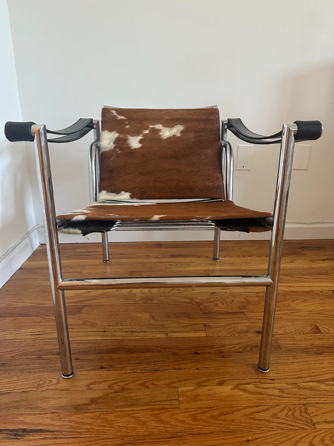 Authentic Cassina LC1 Cowhide Lounge Chair - photo 5