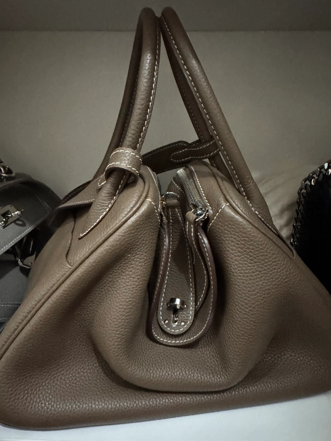 Lindy Bag - Taupe Leather - photo 5