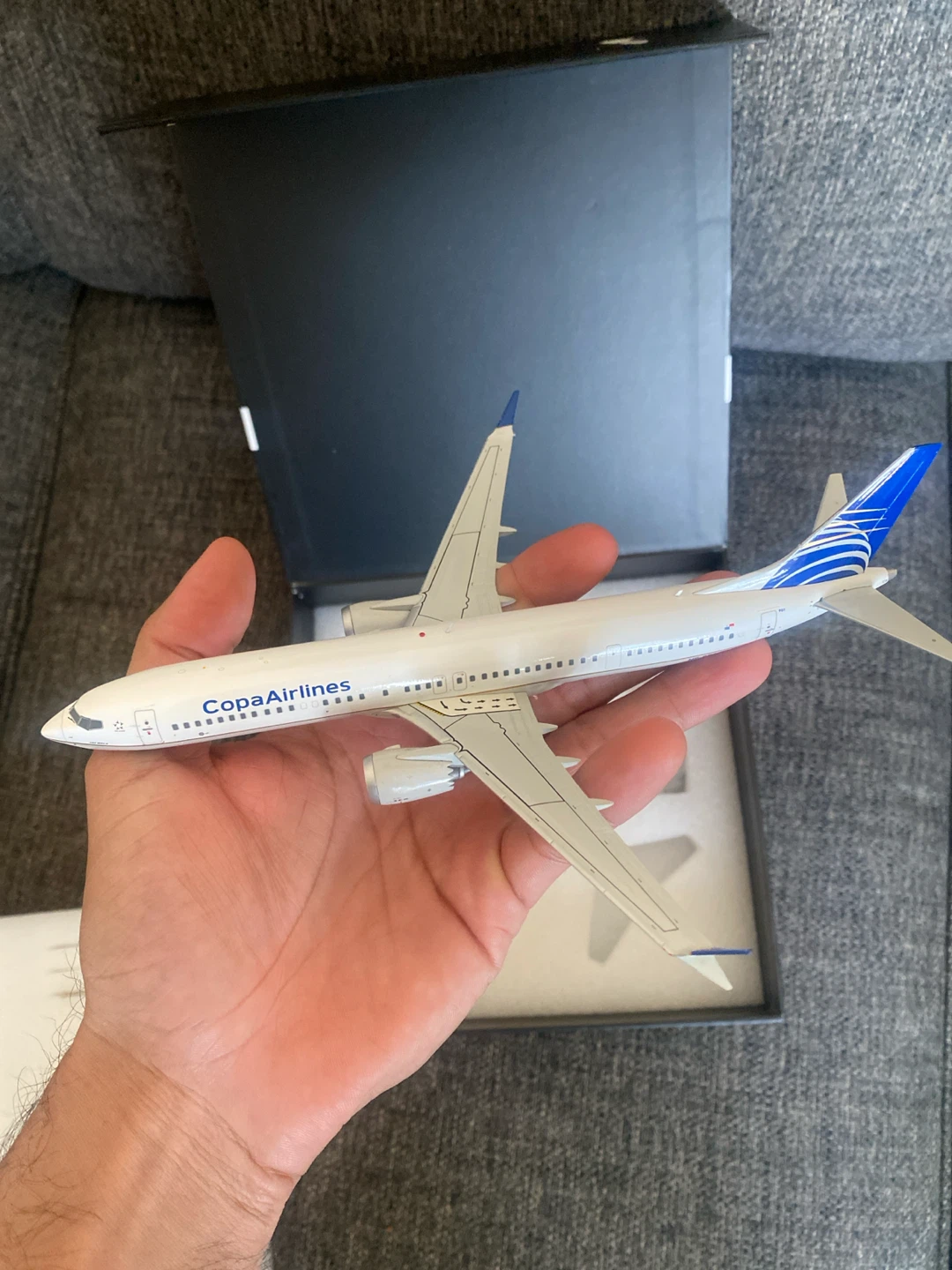 Gemini 200 Copa Airlines Boeing 737 MAX 9 Die-cast Model - photo 3