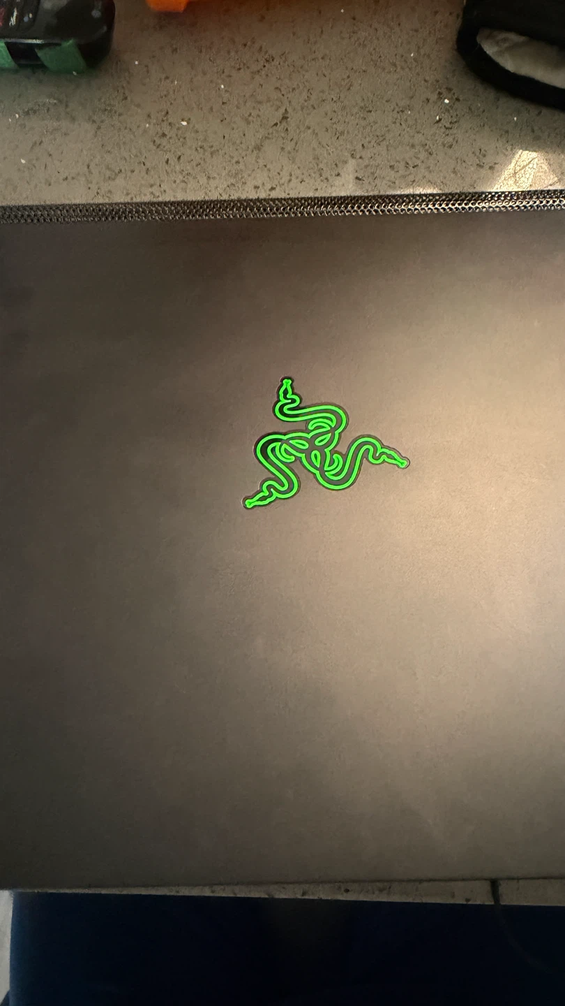 15” Razer Blade Base Laptop RTX 2070 Max-Q - photo 2