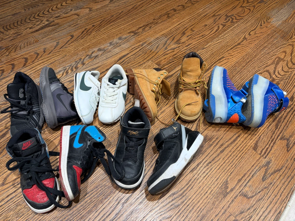 Assorted size 11 kids shoes , also with a pair of wheelies!