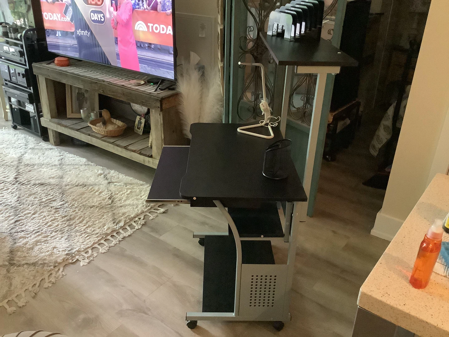 Mobile Computer Desk with Keyboard Tray