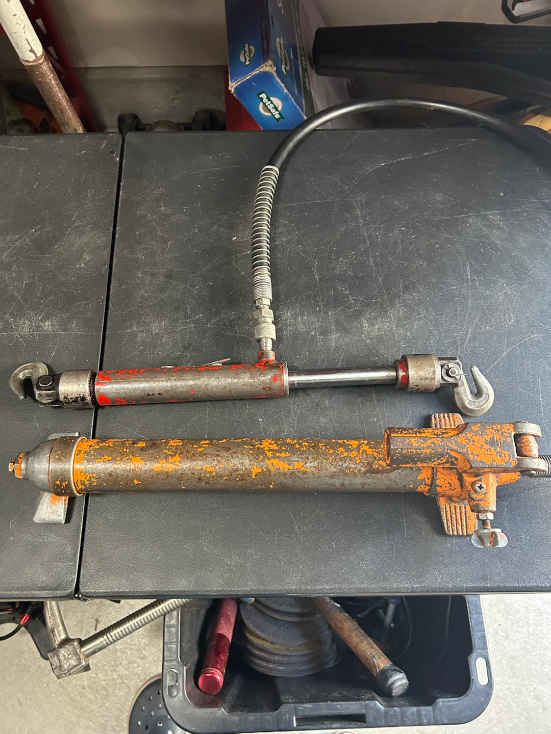 Hydraulic Pull Back Ram and Hand Pump