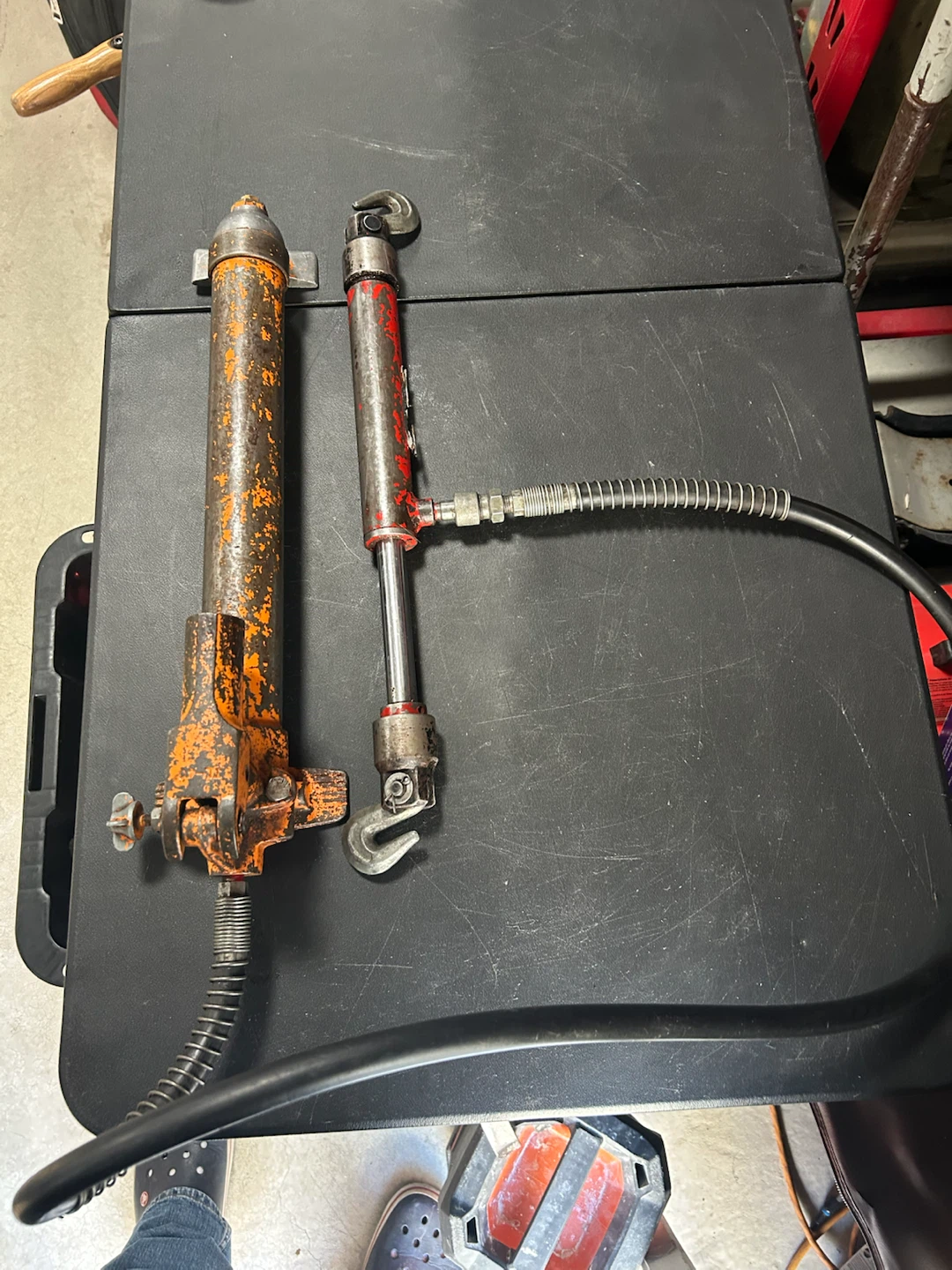 Hydraulic Pull Back Ram and Hand Pump - photo 2