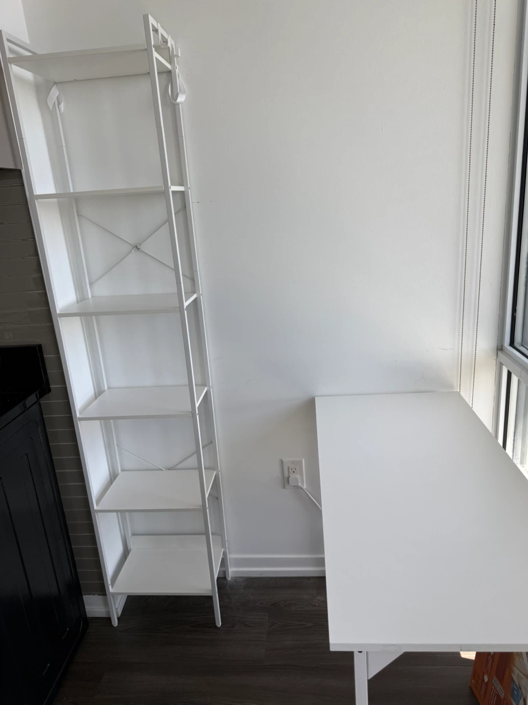 Tall white bookshelf - photo 2